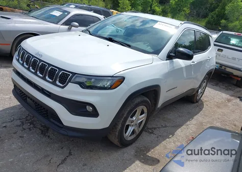 2023 Jeep Compass Latitude 4X4 z USA, uszkodzony, nr VIN 3C4NJDBN5PT514975